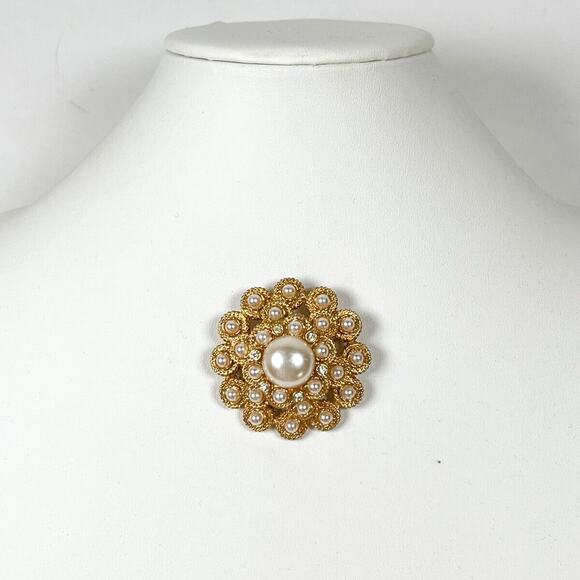 Sarah Coventry Moonlight Brooch Faux Pearls Rhinestones Gold Tone Layered Dome - Picture 4 of 8